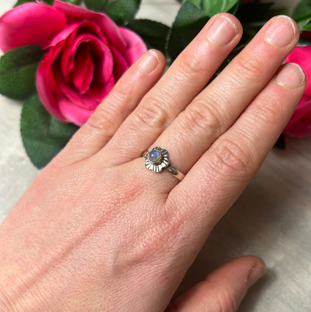 Moonstone Flower 925 Sterling Silver Ring - Size O