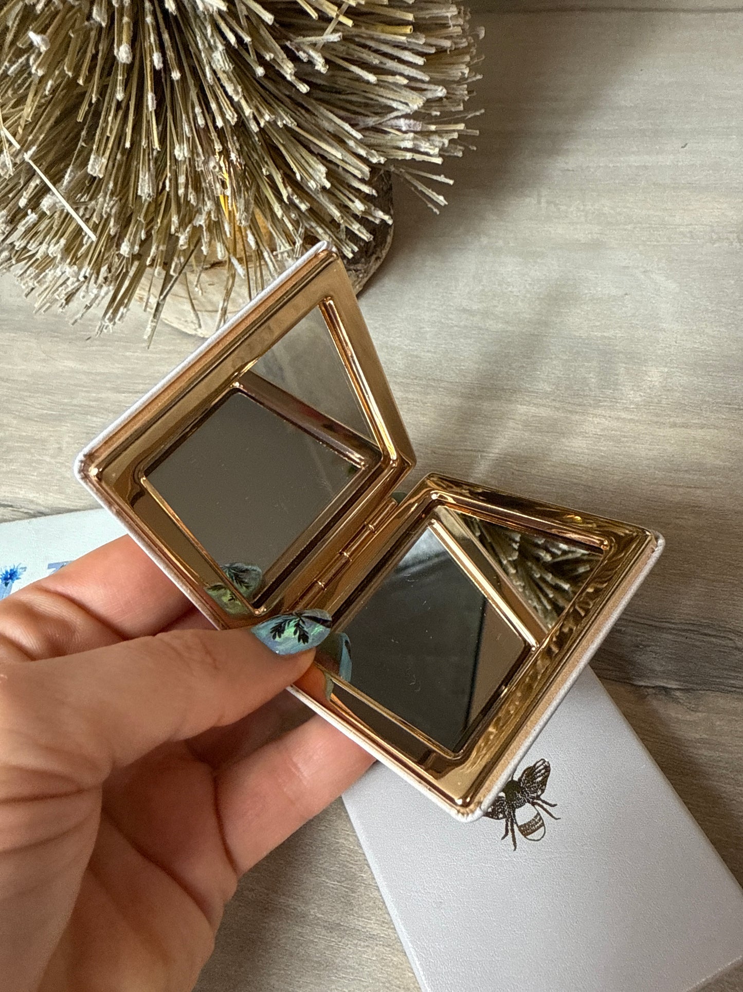 Double vanity mirror