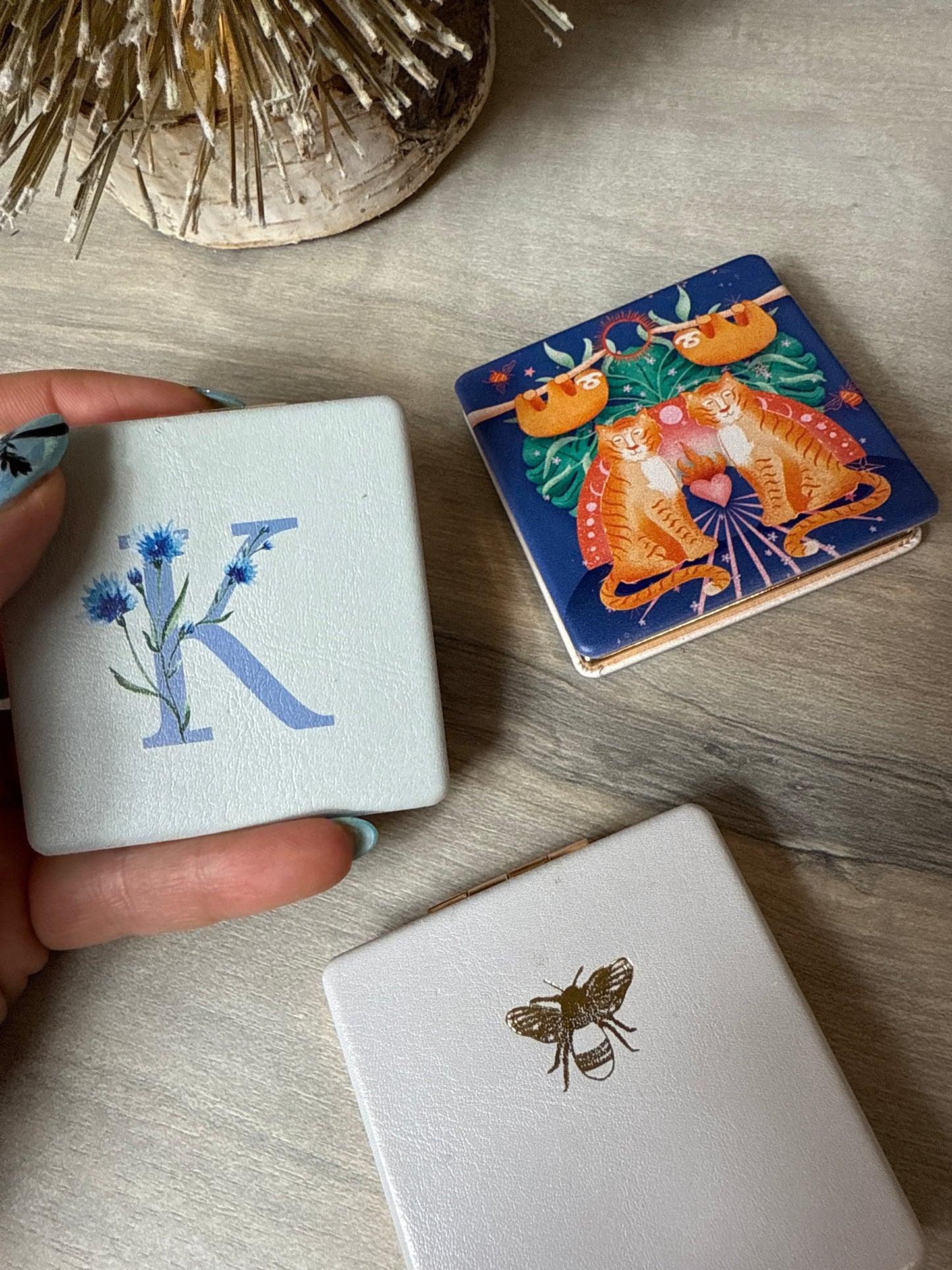 Double vanity mirror