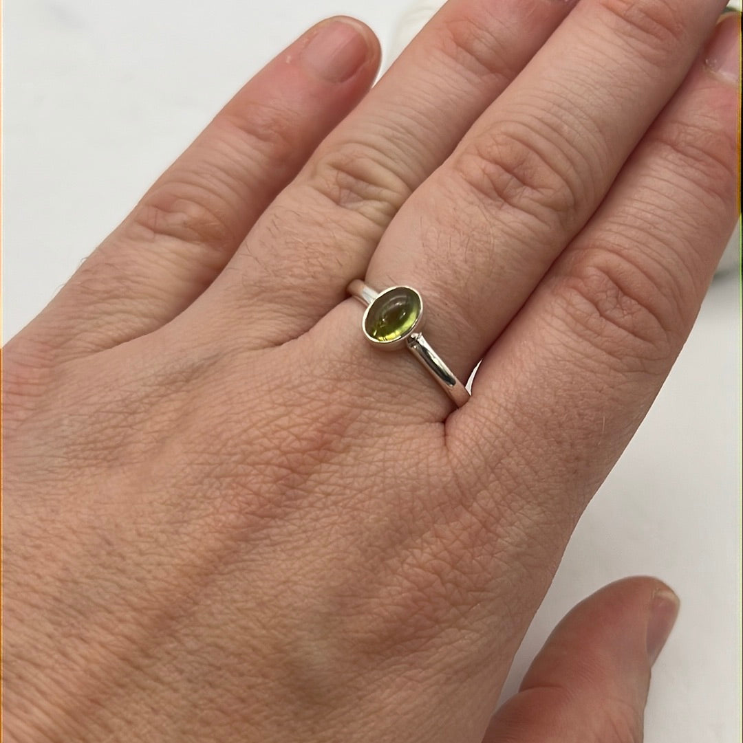 Peridot 925 Sterling Silver Ring - Q