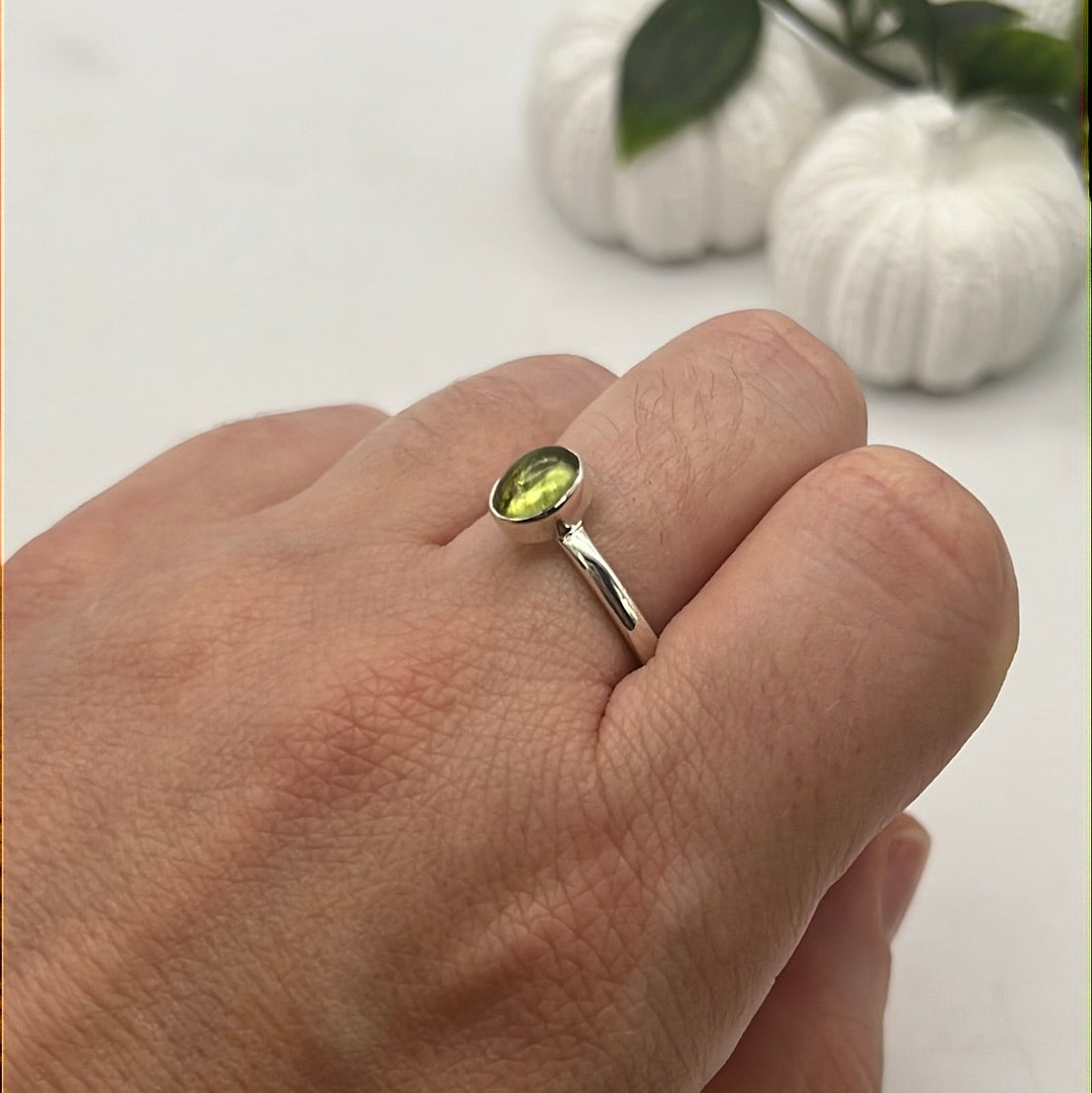 Peridot 925 Sterling Silver Ring - Q
