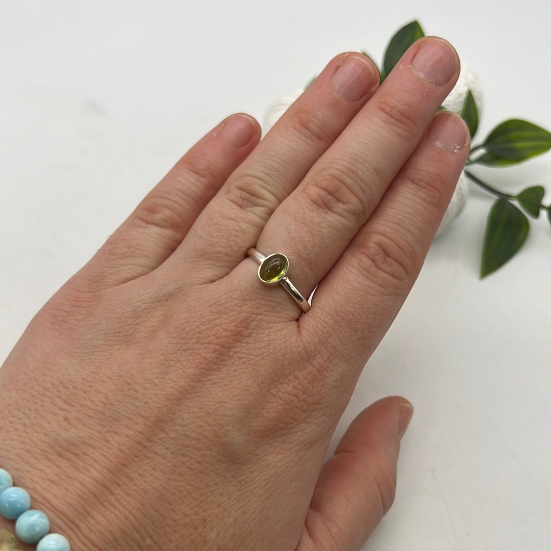 Peridot 925 Sterling Silver Ring - Q